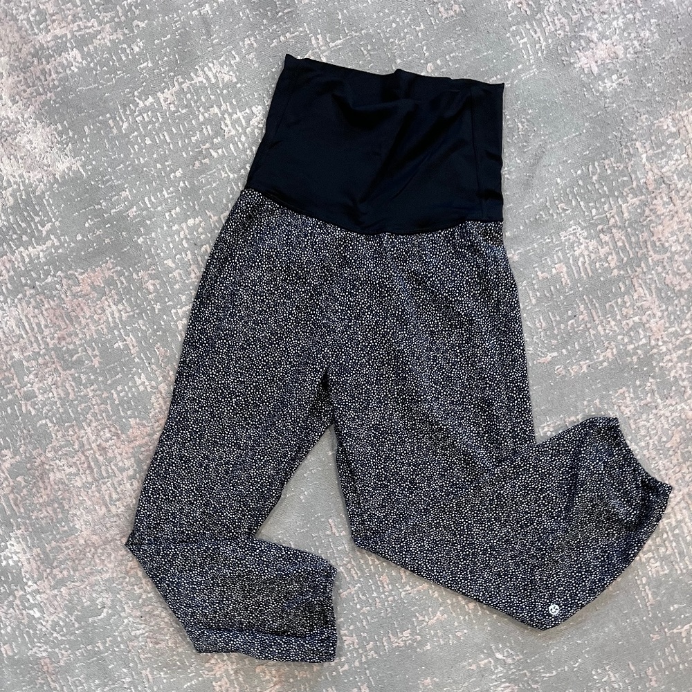 Lululemon cropped Track Pants Black White size 4